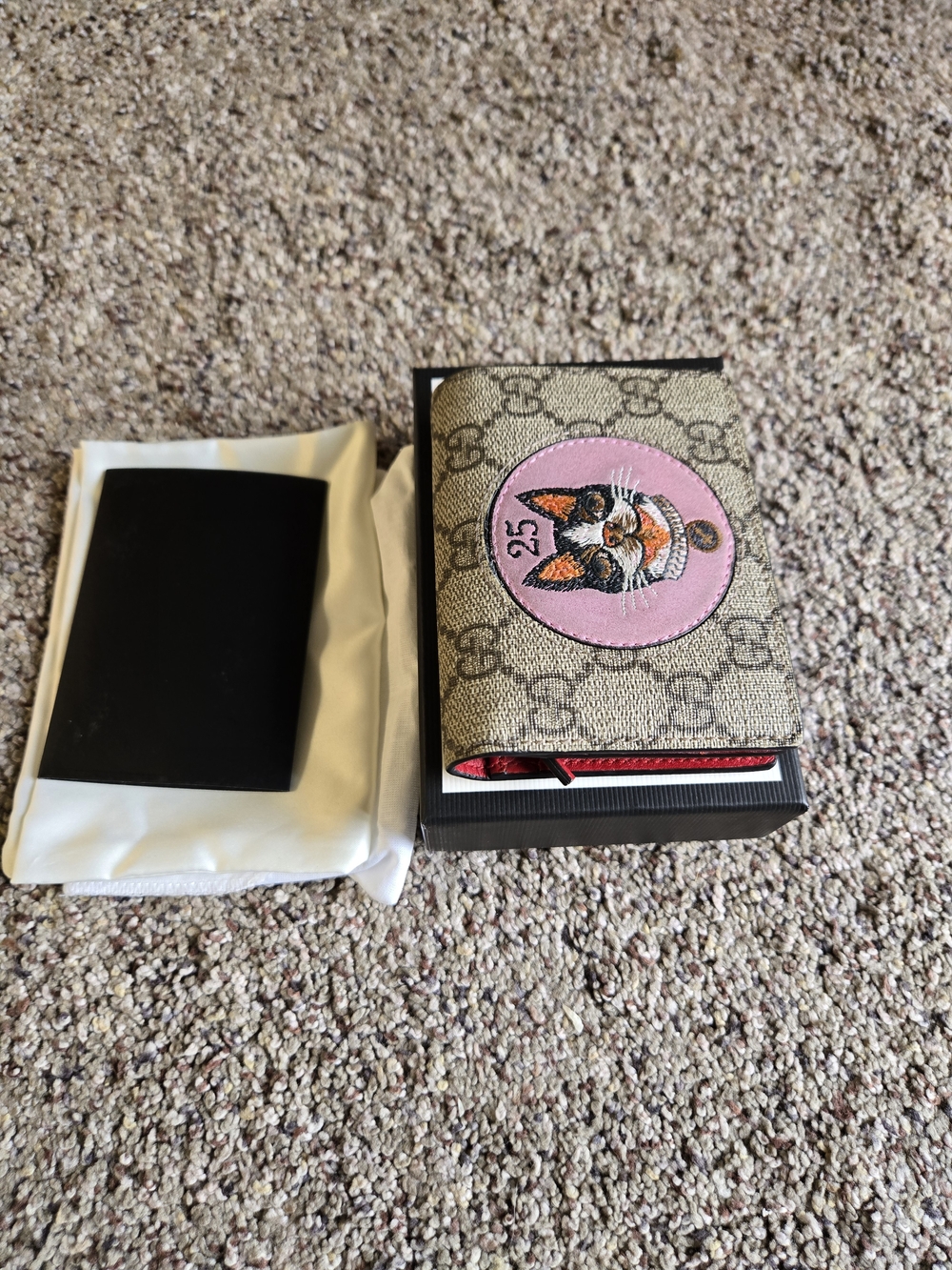 Gucci GG Supreme Cat Canvas Wallet in Pink - Picture 5 of 9